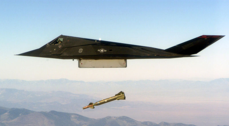 A US Air Force F-117 Nighthawk drops a laser-guided bomb during a training mission in the United States (US Air Force)