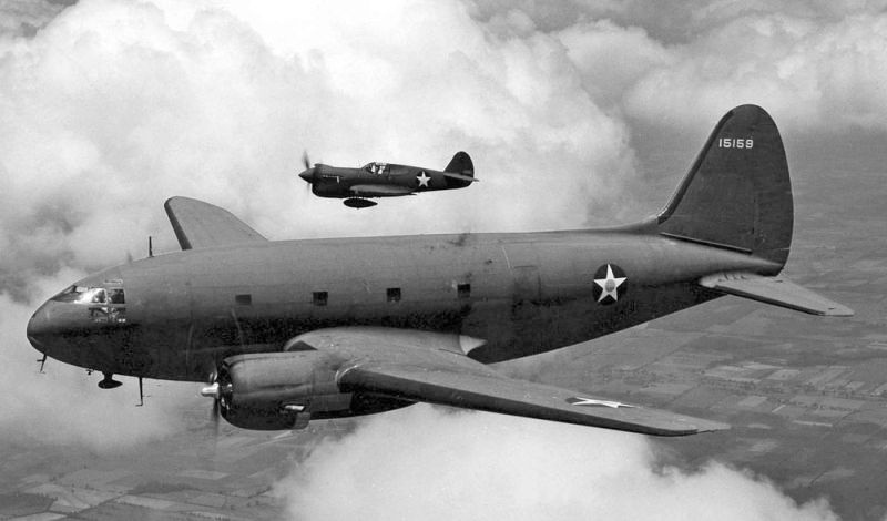 A C-46 Commando flies with a Curtiss P-40 Warhawk in 1943 (US Army)