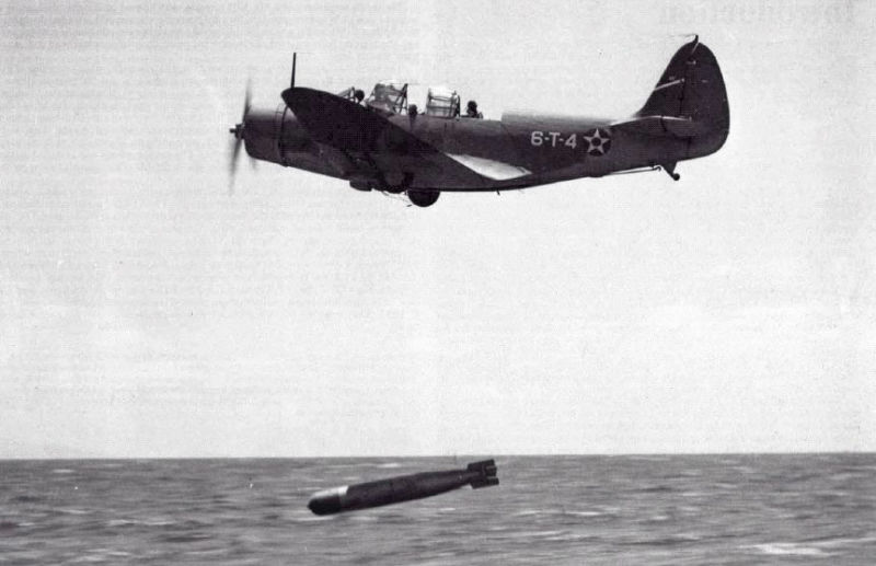 A Douglas TBD-1 Devastator from torpedo squadron VT-6 flying from the aircraft carrier USS Enterprise (CV-6) makes a practice run with a Mark 13 torpedo in 1941. This particular aircraft was the last US Navy Devastator, stricken on 30 November 1944 and then scrapped. (US Navy)