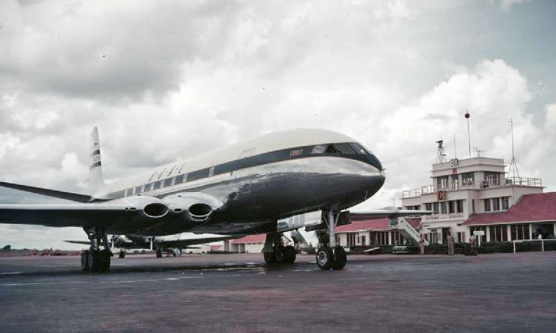 A Comet 1 of BOAC at Entebbe, Uganda in 1952. (UK Ministry of Information)
