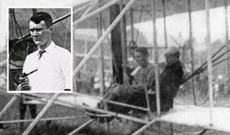 Selfridge and Orville Wright (wearing cap) before the fateful flight