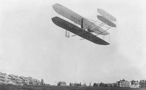Orville Wright demonstrating the Flyer at Fort Myer, Virginia in September 1908 (US Air Force)