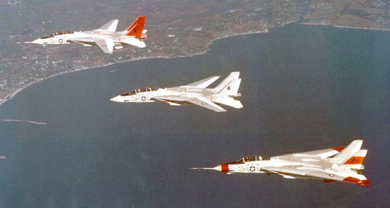 A trio of F-14 Tomcat prototypes demonstrate the range of the Tomcat’s wing sweep during a formation flight in 1972 (US Navy)