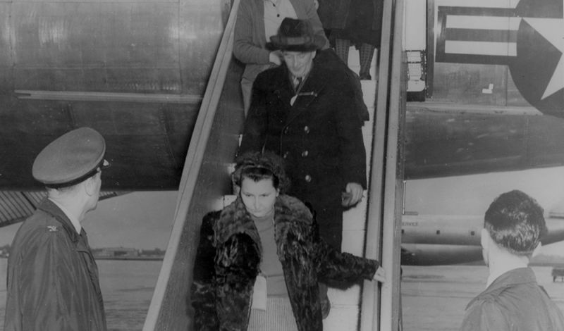 Hungarian refugees arrive at Charleston AFB (US Air Force)