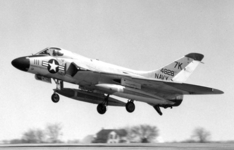 A US Navy reserve F-6A taking off in 1963. After the Department of Defense adopted a uniform scheme for classifying aircraft, the F4D Skyray became the F-6 Skyray. (US Navy)