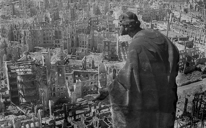 Buildings gutted by fire are all that remain of the ancient Dresden city center after concentrated Allied bombings (Deutsche Fotothek)
