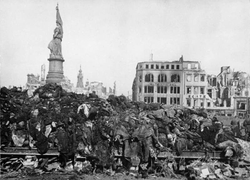 Dresden’s dead are stacked, awaiting cremation (Deutsches Bundesarchiv)