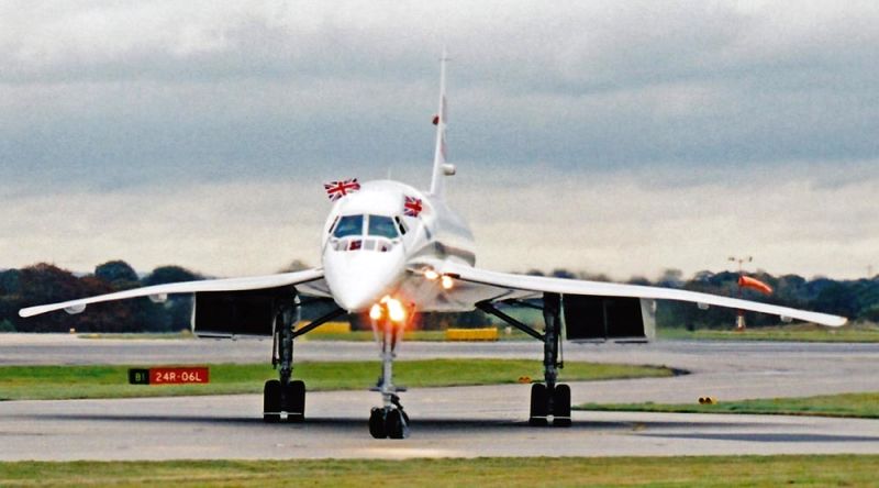 British Airways Concorde G-BOAC arrives at Manchester after its final flight in 2003 (Ken Fielding)