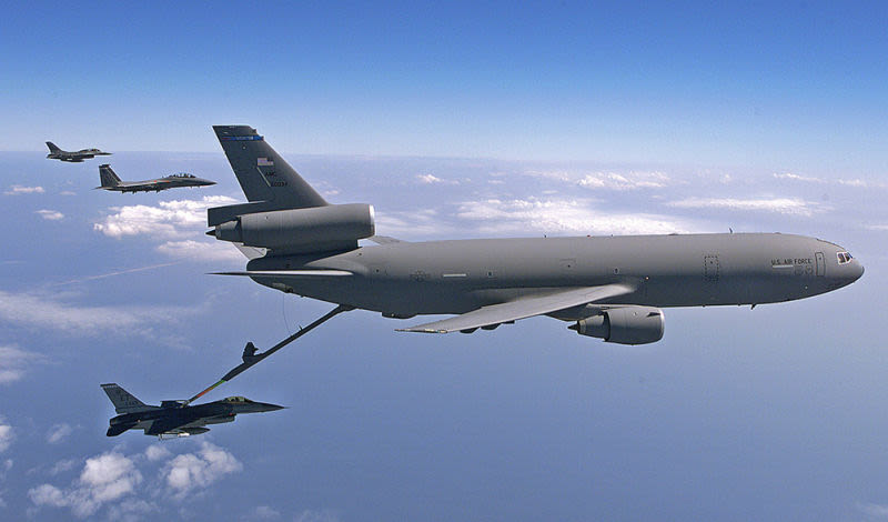 An F-16 Fighting Falcon from the 40th Flight Test Squadron, Eglin Air Force Base, Florida, refuels from a KC-10 Extender during Air &amp; Space Power Expo ‘99.