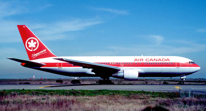 Air Canada Boeing 767 (C-GAUN) taxiing at San Francisco Airport in 1985