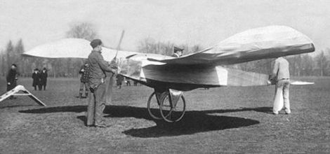The Blériot V. Though its design appears to resemble a modern aircraft, it is actually a pusher, with wings and engine at the rear and a small canard at the front. 