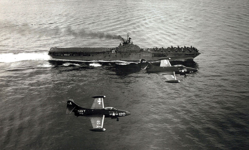 A US Navy Grumman F9F-2B Panther of Fighter Squadron 721 “Starbusters” and a F9F-2P of Composite Squadron 61 “Eyes of the Fleet” return to USS Boxer (CV-21) following a combat mission over Korea in August 1951.