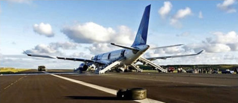 Air Transat 236 on the ground at Lajes 