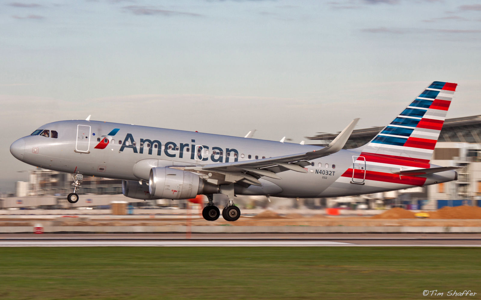 An American Airlines Airbus A319 lands on the former runway 17L at Austin-Bergstrom Int’l Airport
