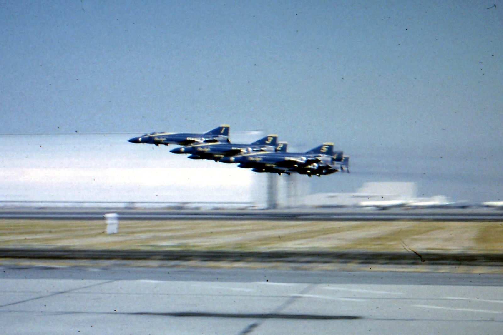 NAS Moffett Field, 1969. That’s a maneuver you don’t see any more. 