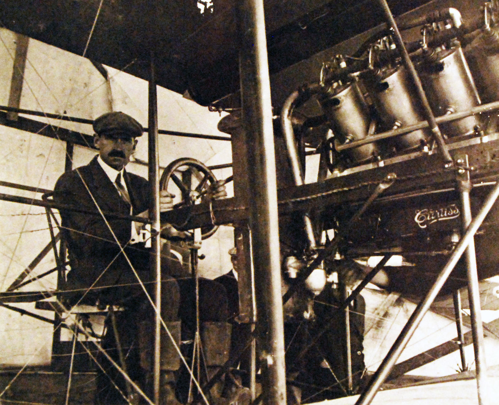 Glenn Curtiss, 1911